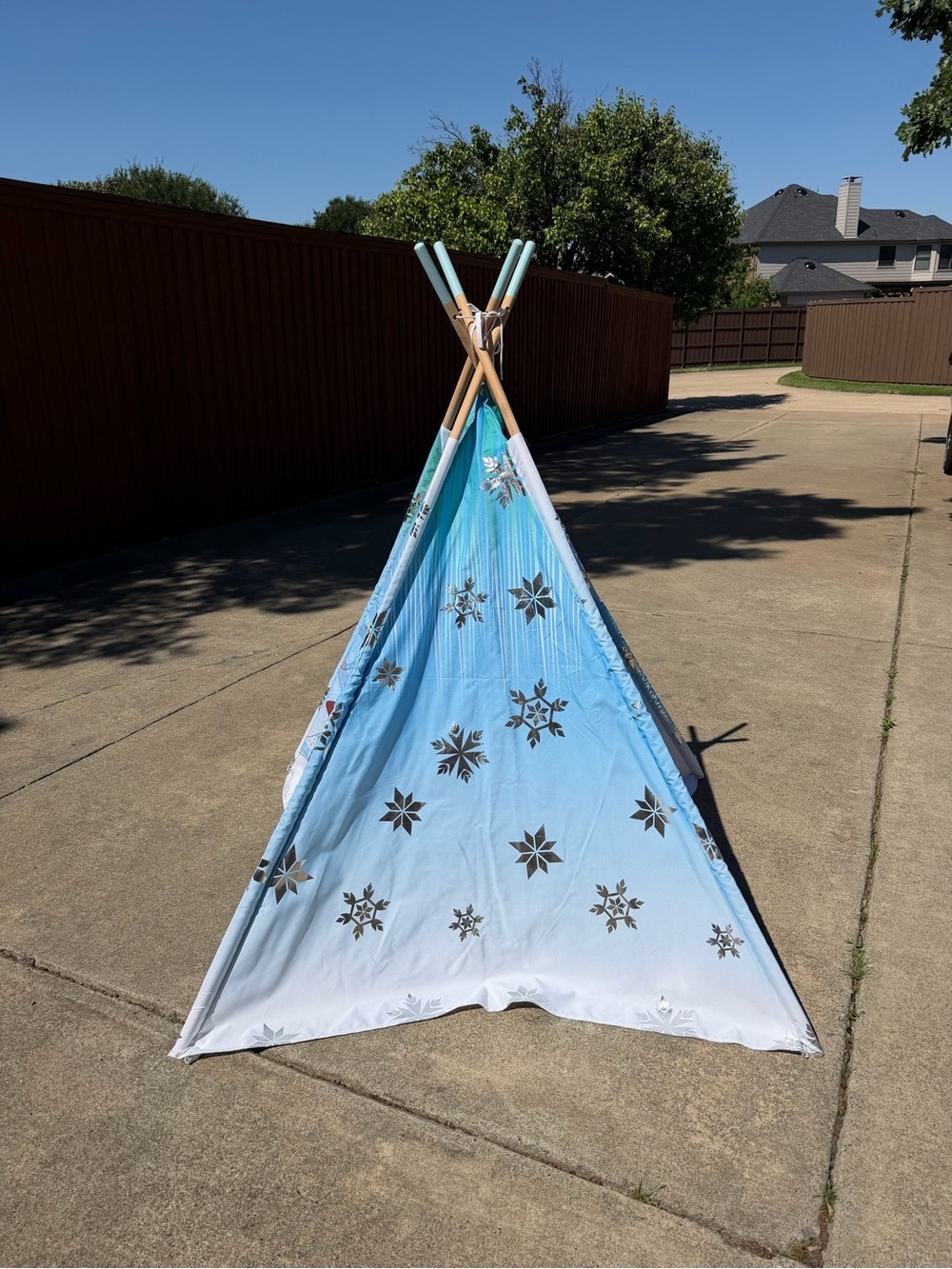 Disney Frozen Snowflake Play Teepee - Light Blue and White Anna Elsa and Olaf - Picture 3 of 4